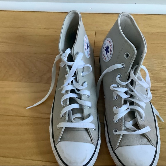 Women’s converse sneaker - Picture 2 of 4